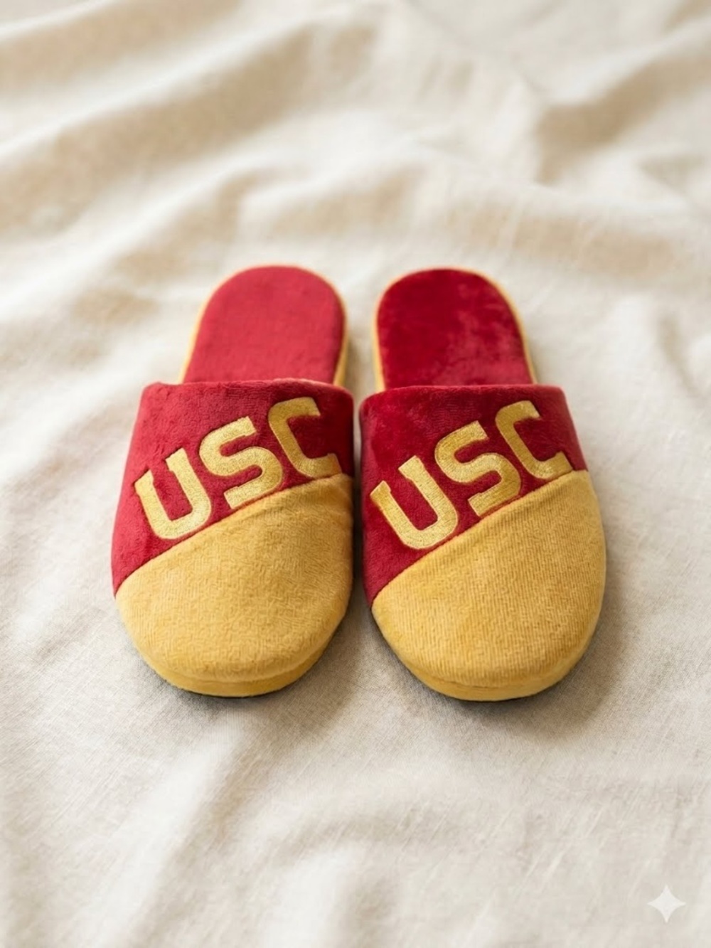 New USC Trojan Mens slippers XL 13/14